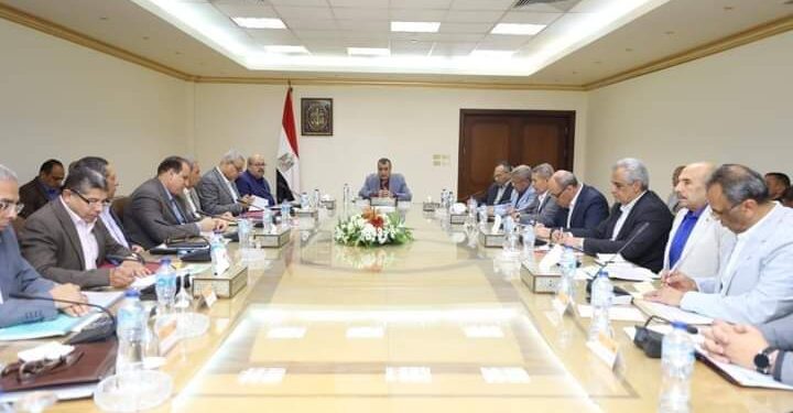 وزير الدولة للإنتاج الحربي يشدد على ضرورة إنهاء المشروعات المتعاقد عليها في التوقيتات المحددة