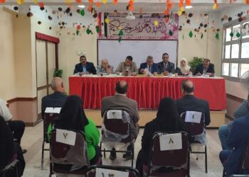 ناصر حسن وكيل وزارة التربية والتعليم يعقد لجنة المقابلات الشخصية لاختبارات المتقدمين للوظائف 