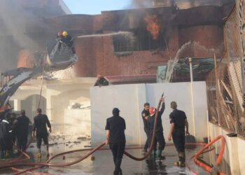 من قلب الحدث … محافظ الغربية يتابع جهود السيطرة على حريق مصنع بلاستيك بقرية كفر الشوربجي 