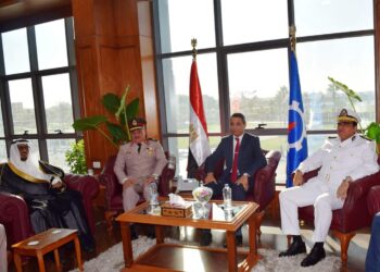 محافظ السويس يتبادل التهاني  بمناسبة احتفالات المحافظة بعيدها القومى” 24 أكتوبر 1973″