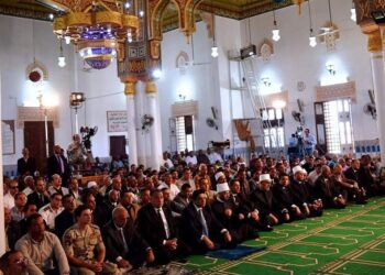 احتفالات السويس بعيدها القومي ..وزيرالأوقاف ومفتي الجمهورية ومحافظ السويس والمواطنين يؤدون صلاة الجمعة 