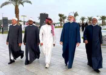 وكيل الأزهر الشريف” يزور مسجد قباء وعدد من المعالم التاريخية بالمدينة المنورة