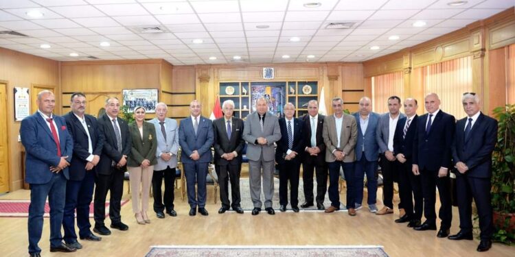 رئيس جامعة المنصورة يستقبل وفد قطاع التربية الرياضية بالمجلس الأعلى للجامعات