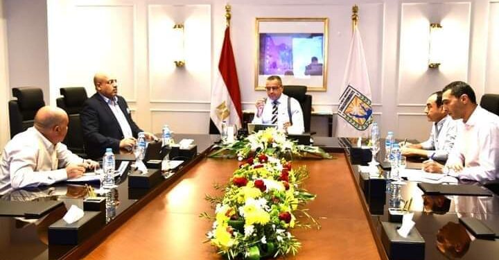 مبارك : يبحث مع رئيس الإدارة المركزية للاستثمار سبل تعزيز الفرص الاستثمارية بالمحافظة