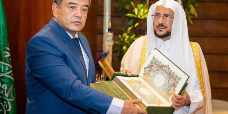 “وزير الشؤون الإسلامية” يستقبل سفير أوزباكستان لدى المملكة
