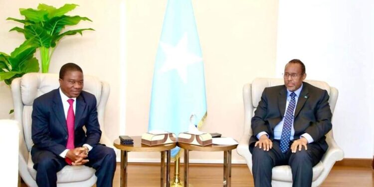 سفيرا الصومال وكوت ديفوار” يبحثان سبل تعزيز التعاون بين دول الاتحاد الأفريقي