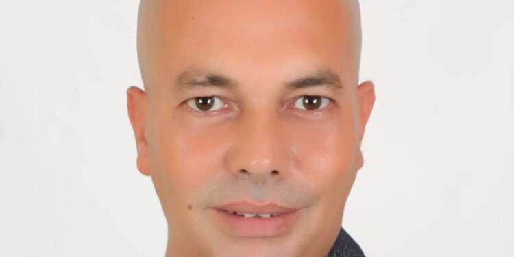 عمرو فارس يكشف عن أرشيف نادر يضم صوراً حصرية لأحمد أبو هشيمة