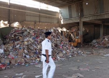 مديرية أمن الإسكندرية و شركة النظافة بالإسكندرية تحمي المواطنين من المخلفات بالشوارع وتحمي البيئة بالعامرية اول 