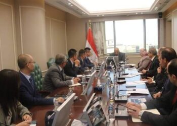 وزير الكهرباء والطاقة المتجددة يبحث مع شركة هواوي الصينية توطين صناعة المهمات ووسائل الاتصال 