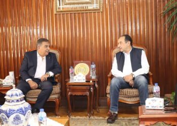 محافظ الدقهلية يستقبل وزير قطاع الأعمال خلال زيارته للدقهليه لتفقد شركة الدلتا للأسمدة والصناعات الكيماويه