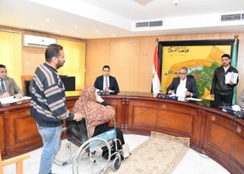 الأنصاري” يوجه بتوفير مساعدات مالية عاجلة ومعاشات للحالات الأكثر احتياجاً