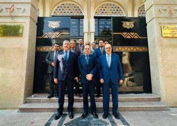 “وزير الخارجية اليمني” يزور سفارة بلاده لدى القاهرة والمندوبية الدائمة لدى جامعة الدول العربية