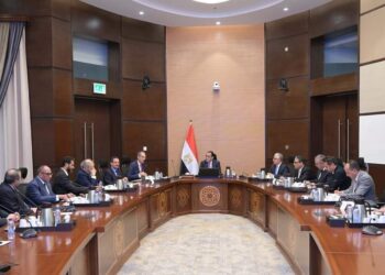 رئيس الوزراء يلتقي ممثلي مجموعة “أنترو القابضة” لاستعراض مشروع مركز كيميت للبيانات 