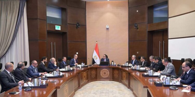 رئيس الوزراء يلتقي ممثلي مجموعة “أنترو القابضة” لاستعراض مشروع مركز كيميت للبيانات 
