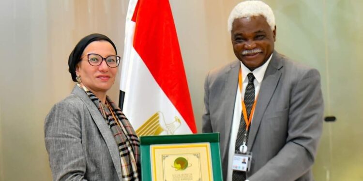 وزيرة البيئة تعقد لقاءا ثنائيا مع المدير العام لمنظمة المدن والحكومات المحلية المتحدة الأفريقية UCLG AFRICA