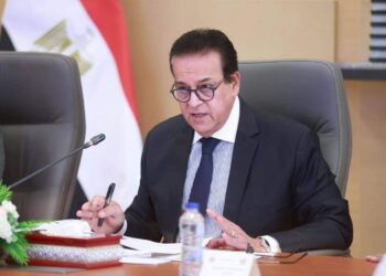 نائب رئيس الوزراء ووزير الصحة يترأس مجموعة العمل المشكلة لمناقشة مقترحات تعديل قانون حقوق الأشخاص ذوي الإعاقة