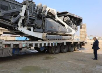 وصول أول كسارة لإعادة تدوير مخلفات الهدم لموقع العمل بأرض المطار بالمنيرة الغربية بالجيزة