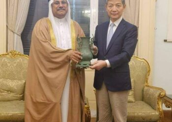 سفير الصين بالقاهرة يكرم “العسومي” ويقدم له الشكر على دوره في تعزيز العلاقات العربية الصينية
