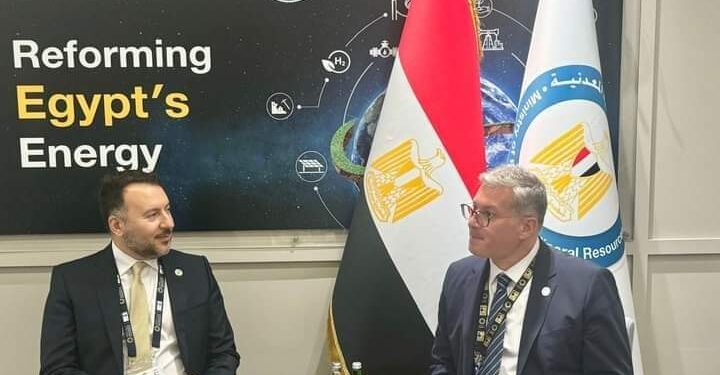 وزير البترول يعقد جلسة مباحثات ثنائية مع جيف ميلر – الرئيس التنفيذي لشركة هاليبرتون