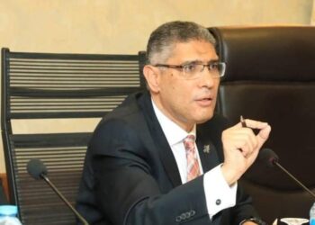 محافظ الجيزة يكلف الأحياء والمراكز بالتعاون مع الإدارات التموينية بشن حملات مفاجئة علي الأسواق