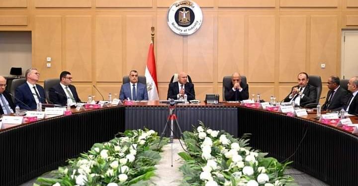 نائب رئيس مجلس الوزراء للتنمية الصناعية وزير الصناعة والنقل يترأس الاجتماع العاشر للمجموعة الوزارية للتنمية الصناعية  