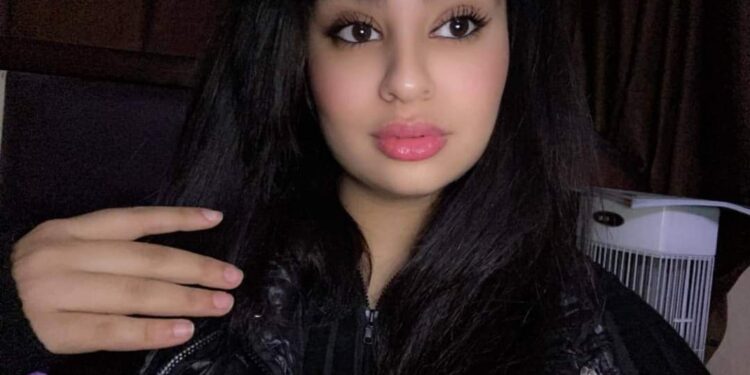 قصة الأسود والأبيض مع المداحة