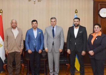  “عمر الغنيمي.. ركيزة دعم الشباب في صالون رؤى الشباب”