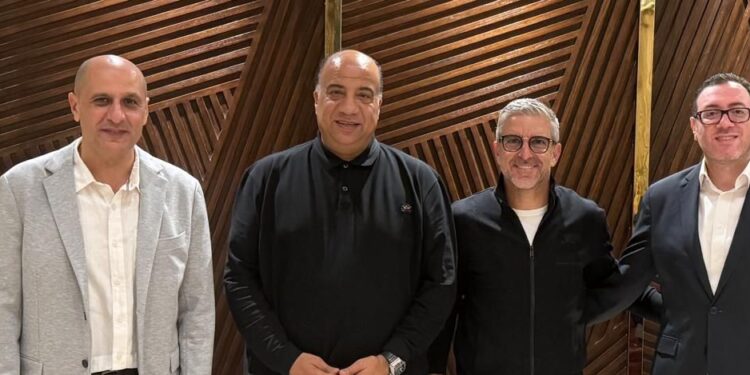 مصيلحي يعقد اجتماعا خاصاً مع المدير الفني ك.احمد عمر للاستعداد للسوبر المصري البحريني