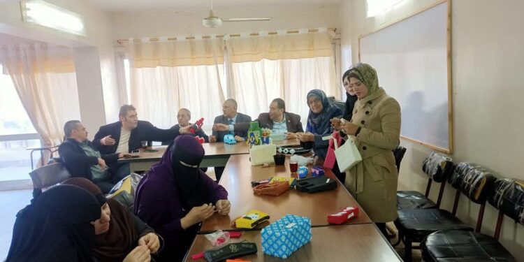 سيدات الفيوم يشاركن فى ورشة العمل الثانية للأشغال والصناعات اليدوية 