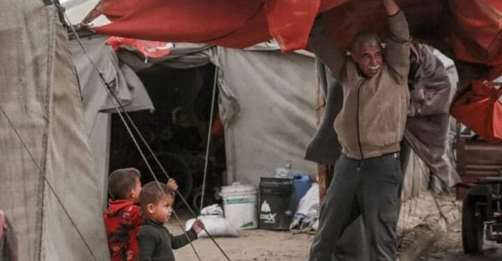 الشتاء والحرب: نازحو غزة يواجهون البرد في ظروف قاسية