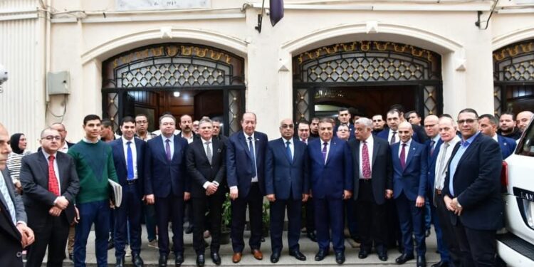 محافظ الدقهلية ووزير العدل يفتتحان مكتب الشهر العقاري بمجمع محاكم المنصورة 