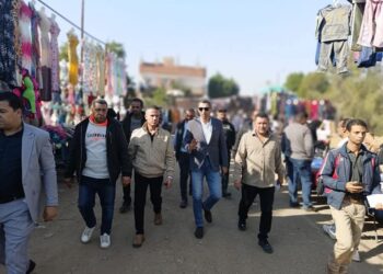 جوله تفقدية لمحافظ السويس لمتابعة  حركة الأسواق وضبط الاسعار وتوافر السلع الغذائية