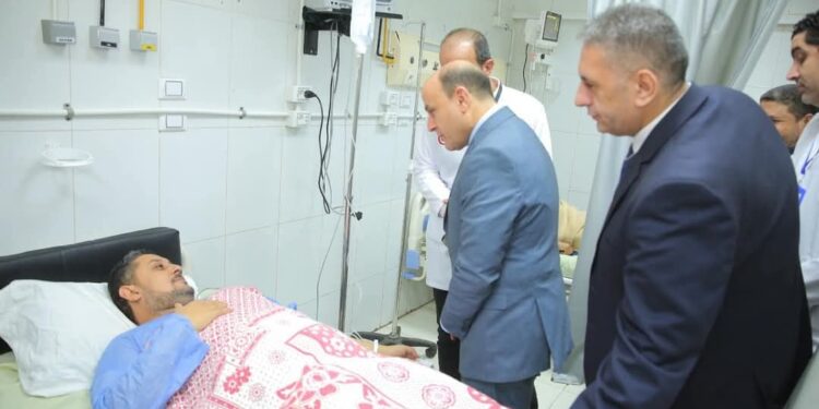 محافظ كفرالشيخ يطمئنّ على الأشقاء الفلسطينيين بالمستشفى العام بعاصمة المحافظة