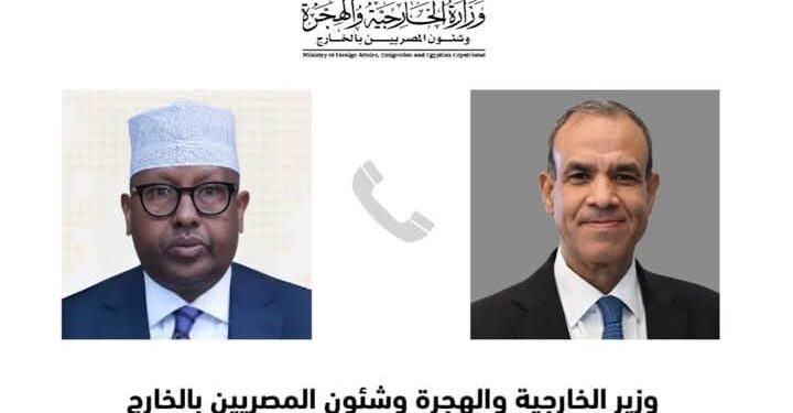 وزير الخارجية والهجرة يتلقى اتصالاً هاتفياً من نظيره الصومالي