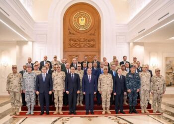 السيسي يجتمع بقيادات القوات المسلحة