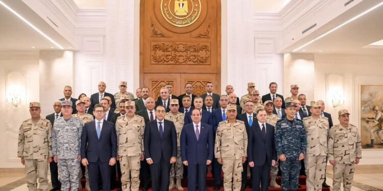 السيسي يجتمع بقيادات القوات المسلحة