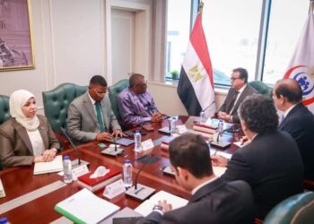 وزير الصحة  وسفير دولة سيراليون يبحثان سبل التعاون في القطاع الصحي  بالقاهرة