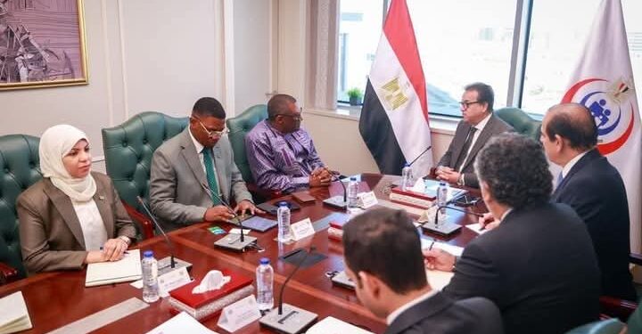وزير الصحة وسفير دولة سيراليون يبحثان سبل التعاون في القطاع الصحي بالقاهرة