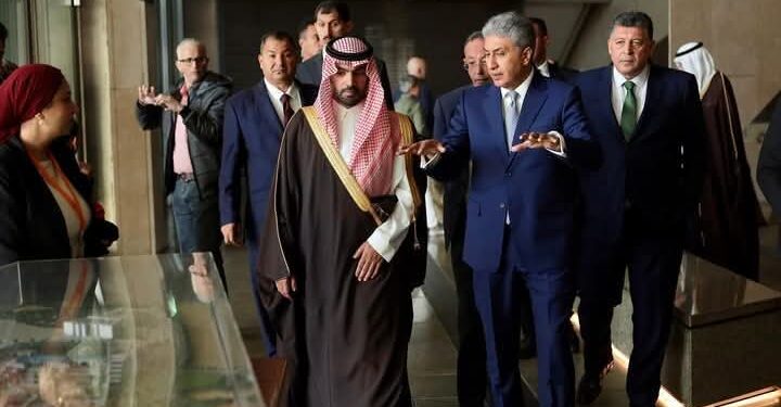 وزير السياحة والآثار يلتقي وزير الثقاقة بالمملكة العربية السعودية والوفد المرافق