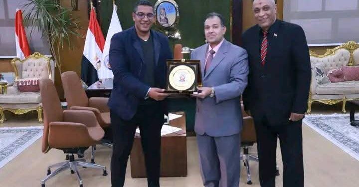 جامعة جنوب الوادي تكرم مؤسسة تحيا مصر لدعم طلابها