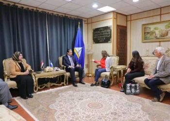 محافظ دمياط يلتقي مع ممثلي وزارة المالية لمناقشة النموذج الوطنى للموازنة التشاركية 