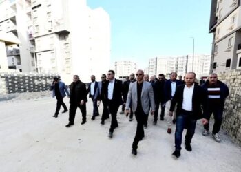 وزير الإسكان يتفقد سير العمل بمشروعات سكن مصر ودار مصر وجنة بمدينة القاهرة الجديدة