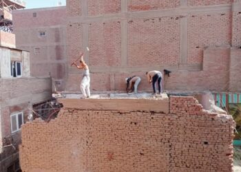ازالة عقارات آيله للسقوط بالطالبية بالجيزة حفاظاً على سلامة المواطنين 
