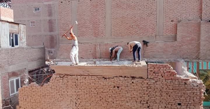 ازالة عقارات آيله للسقوط بالطالبية بالجيزة حفاظاً على سلامة المواطنين