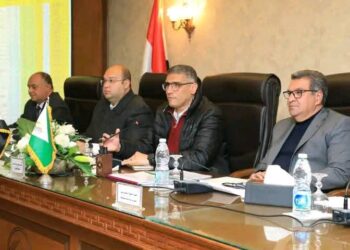 محافظ الجيزة يكلف رؤساء الأحياء والمراكز بزيادة وتيرة العمل لتنفيذ الخطة الاستثمارية