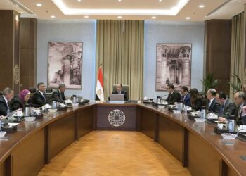 رئيس الوزراء يستعرض الفرص السياحية بالمنطقة المحيطة بهضبة الأهرام