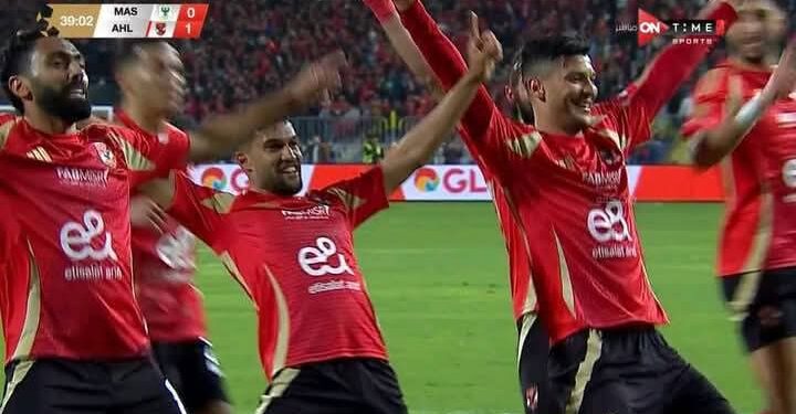 الأهلي يلحق أول هزيمة للمصري بالدوري