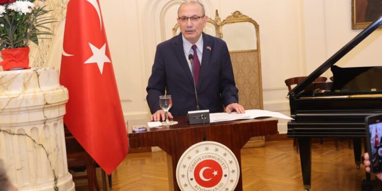 صرح السفير التركى:يتعين على إسرائيل الانسحاب بشكل كامل من غزة، وليس فقط من معبر رفح الحدودي وممر فيلادلفيا