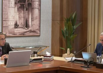 رئيس الوزراء يتابع مع محافظ الغربية الموقف التنفيذي لعدد من المشروعات التنموية والخدمية 