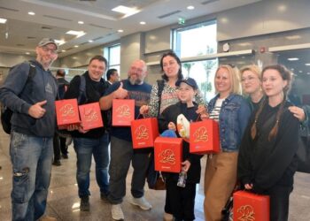 مطار شرم الشيخ الدولي يحتفل بالعام الجديد مع الركاب